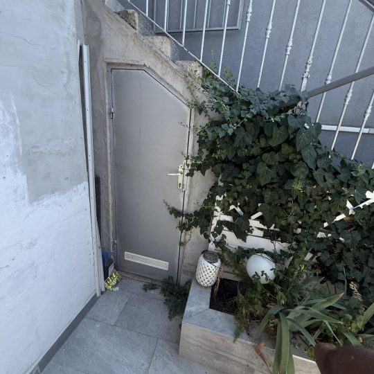 STAN 51 m² – PRVI KAT – 2 SPAVAĆE SOBE – ODLIČNA PRILIKA!