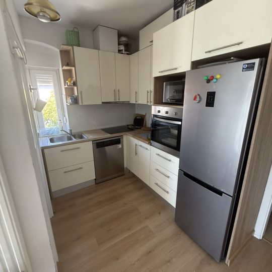 STAN 51 m² – PRVI KAT – 2 SPAVAĆE SOBE – ODLIČNA PRILIKA!