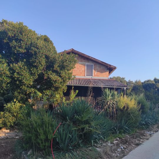 Marčana: Samostojeća kuća, na mirnoj lokaciji, 400 m od mora, 169 m2