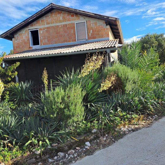 Marčana: Samostojeća kuća, na mirnoj lokaciji, 400 m od mora, 169 m2