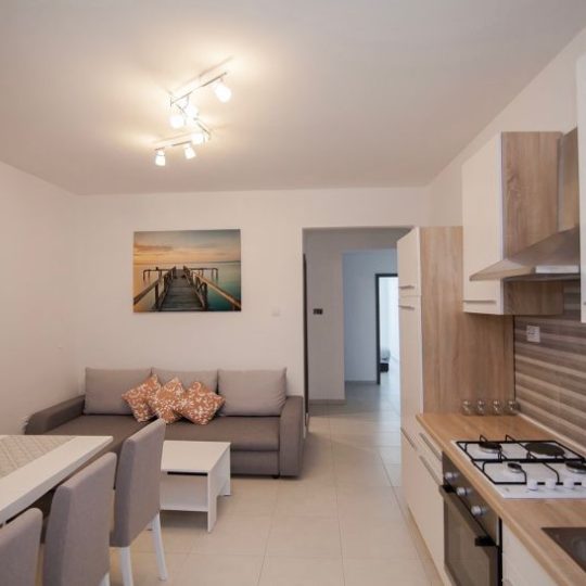 Centar: Odličan kompletno opremljen stan, 62 m2