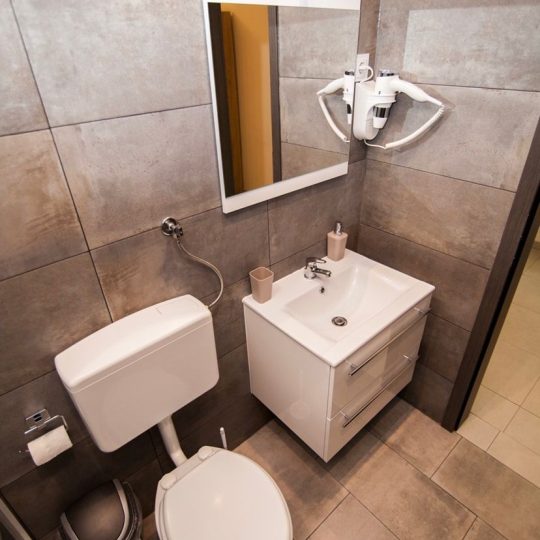 Centar: Odličan kompletno opremljen stan, 62 m2