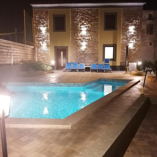 Ližnjan: Atraktivna kuća s bazenom, 160 m2