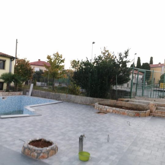 Ližnjan: Atraktivna kuća s bazenom, 160 m2