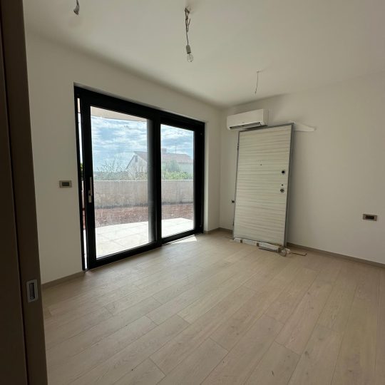 Pješčana uvala: Prekrasan stan s terasom i vrtom, 2SS, 60 m2,