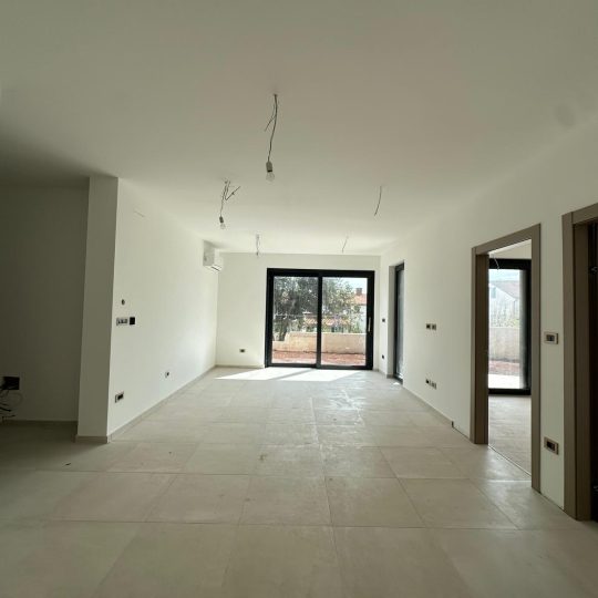 Pješčana uvala: Prekrasan stan s terasom i vrtom, 2SS, 60 m2,