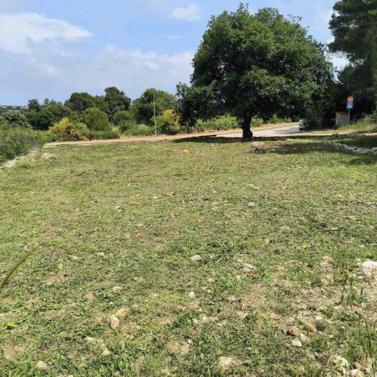 Ližnjan: zemljište s pravomoćnom građevinskom dozvolom, 523 m2