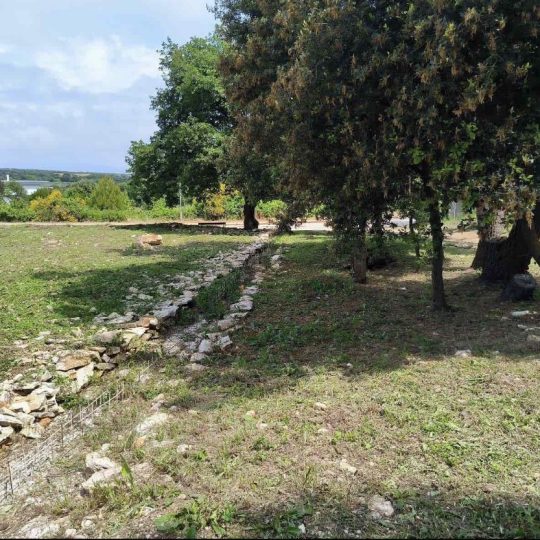 Ližnjan: zemljište s pravomoćnom građevinskom dozvolom, 523 m2