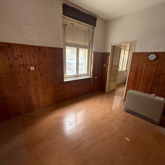 Centar: stan s potencijalom, strogi centar grada 54 m2