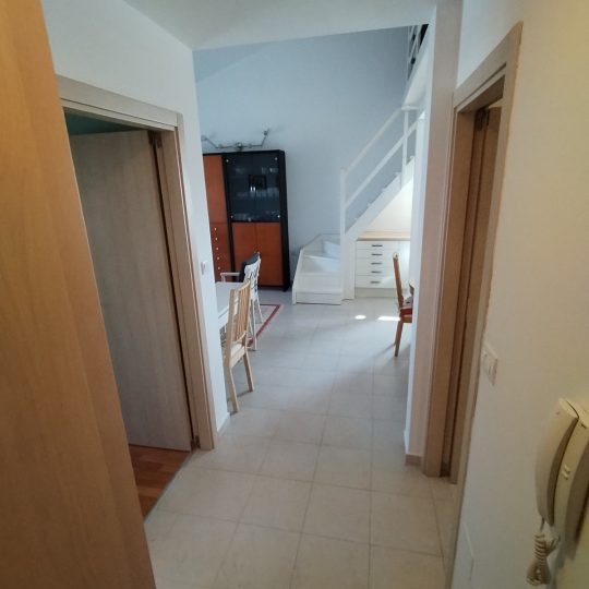 AKTUALNO! Fažana, atraktivan i namješten stan sa garažom!