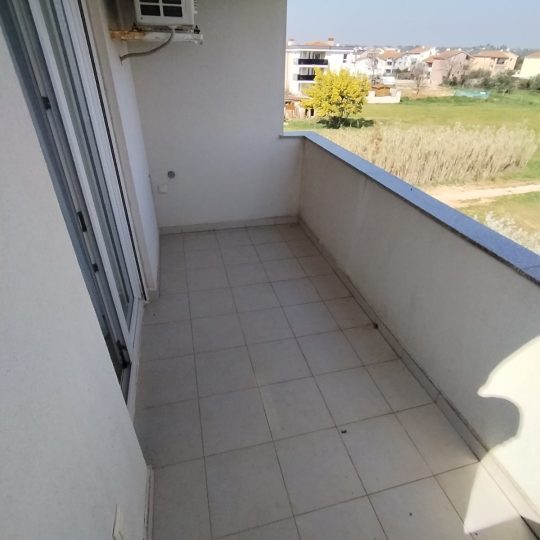 AKTUALNO! Fažana, atraktivan i namješten stan sa garažom!
