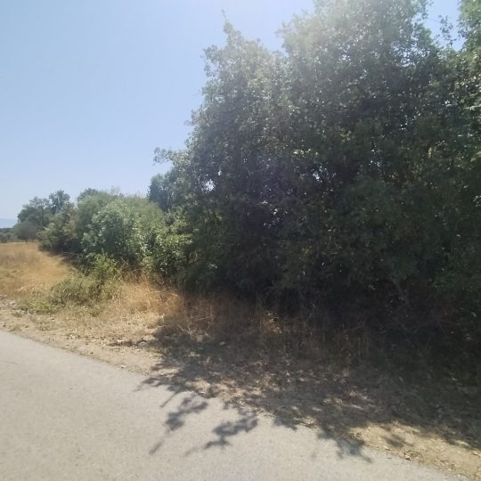 Krnica: Građevinska parcela 2100 m2, okružena zelenilom, privatnost