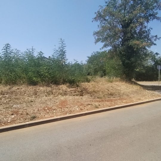 Krnica: Zemljište s građevinskom dozvolom!