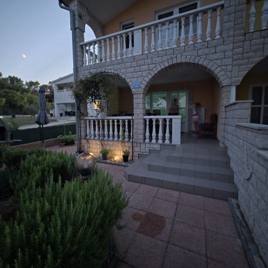 Štinjan: Kuća s 2 apartmana, 90 m2, vrijedna investicija