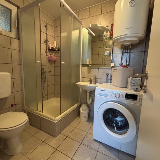 Štinjan: Kuća s 2 apartmana, 90 m2, vrijedna investicija