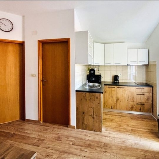 Štinjan: Kuća s 2 apartmana, 90 m2, vrijedna investicija
