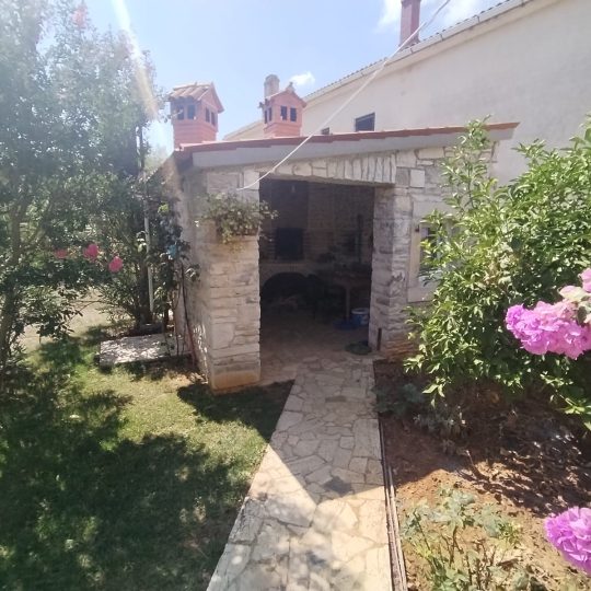 Marčana: Marčana – Kavran, prekrasna uređena starina + noviji dio kuće!