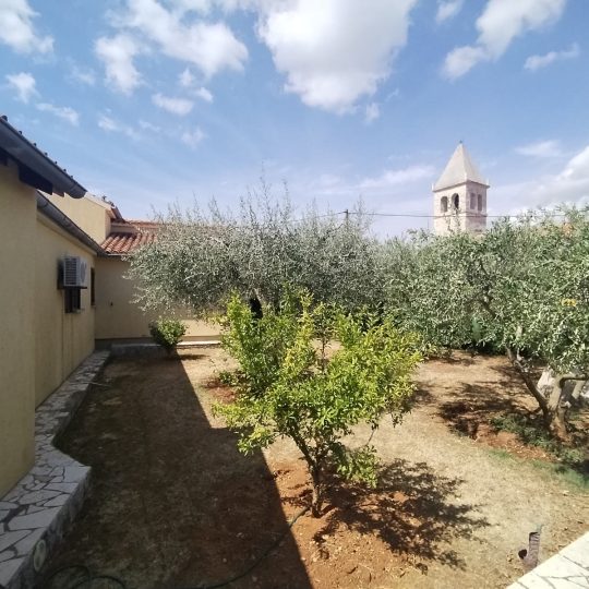 Marčana: Marčana – Kavran, prekrasna uređena starina + noviji dio kuće!