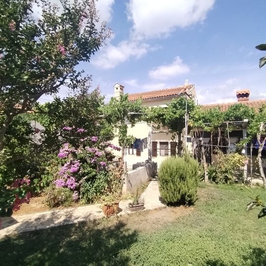 Marčana: Marčana – Kavran, prekrasna uređena starina + noviji dio kuće!