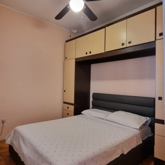 Simpatična kuća sa vrtom u blizini Arene!