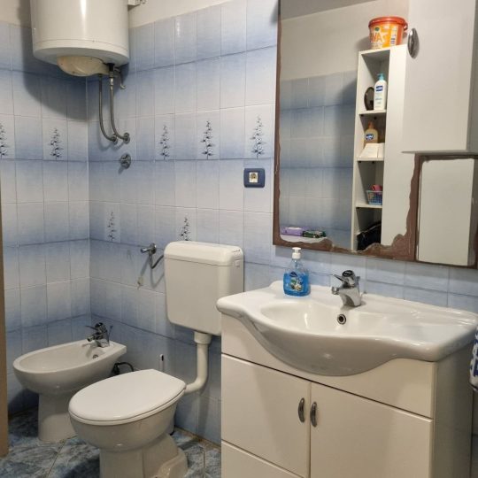 Simpatična kuća sa vrtom u blizini Arene!