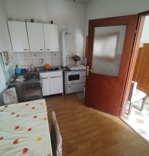 Vodnjan, lijepa kuća za urediti, odlična lokacija!