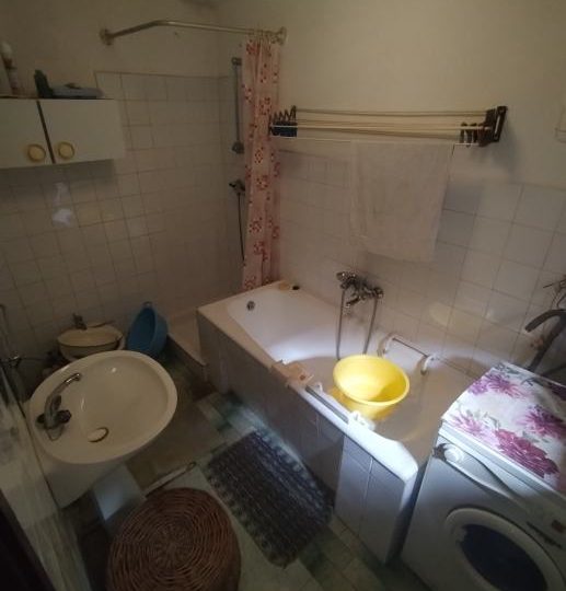 Vodnjan, lijepa kuća za urediti, odlična lokacija!