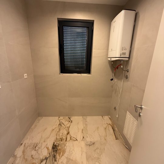 Štinjan: Trosoban stan s parkingom u modernoj novogradnji, 117 m2