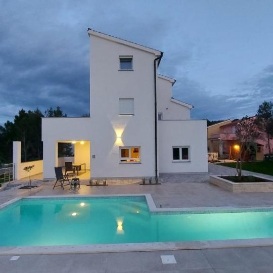 Ližnjan: Moderna vila s pogledom na more, 220 m2
