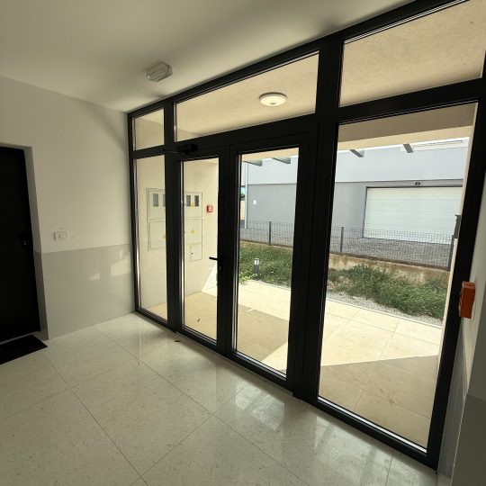 Štinjan: Trosoban stan s parkingom u modernoj novogradnji, 117 m2