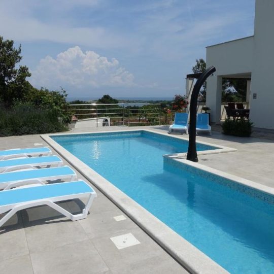Ližnjan: Moderna vila s pogledom na more, 220 m2