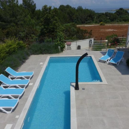 Ližnjan: Moderna vila s pogledom na more, 220 m2
