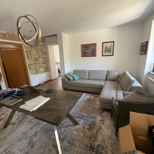 Pula: PROSTRAN STAN U PRIZEMLJU S VRTOM