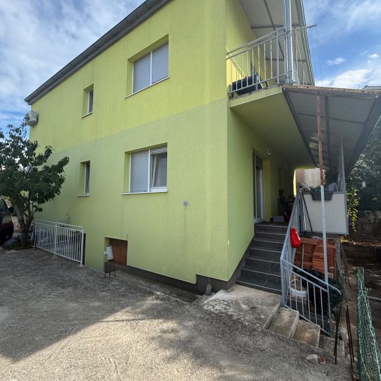 Kuća 180 m2, odlična investicija i dobar projekt!