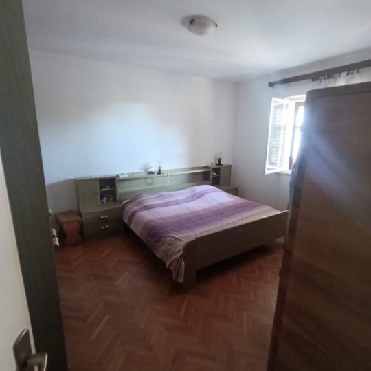Ližnjan: Kuća okružena prostranom okućnicom 730 m2