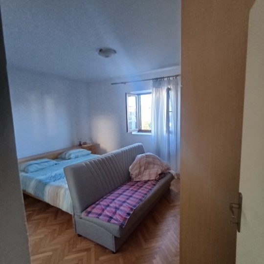 Ližnjan: Kuća okružena prostranom okućnicom 730 m2