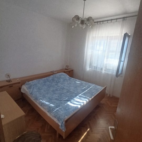 Ližnjan: Kuća okružena prostranom okućnicom 730 m2