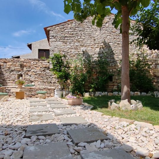 Vodnjan: Prekrasna kamena kuća, 70 m2
