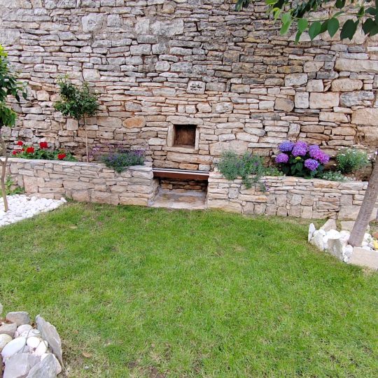 Vodnjan: Prekrasna kamena kuća, 70 m2