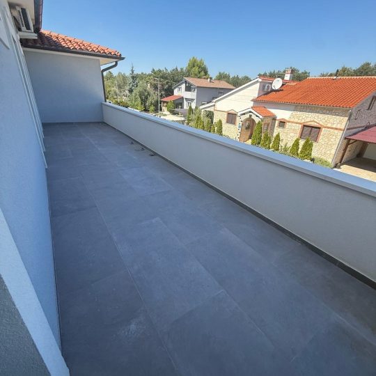 Vodnjan: Kompletno renovirana kamena kuća s bazenom