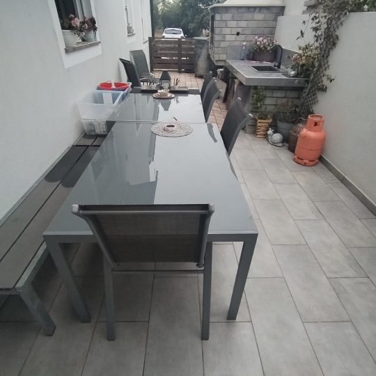 Obiteljski stan u Šišanu, vrtna terasa, komforan!